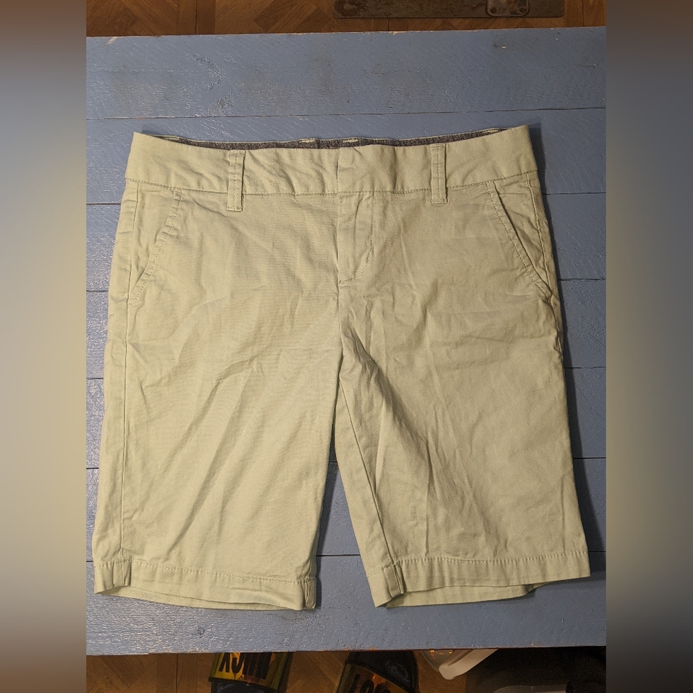 Women's Shorts Size 4 lightly used